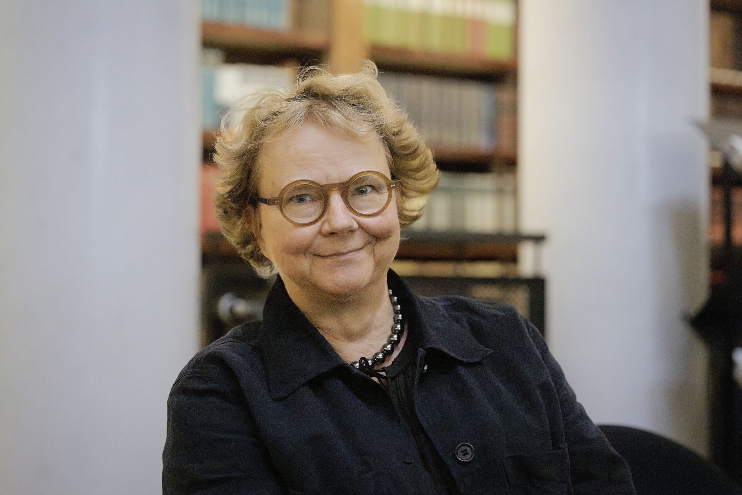 Laura Kolbe: Unelmien jälkeen -1960-luku, toiveet ja todellisuus